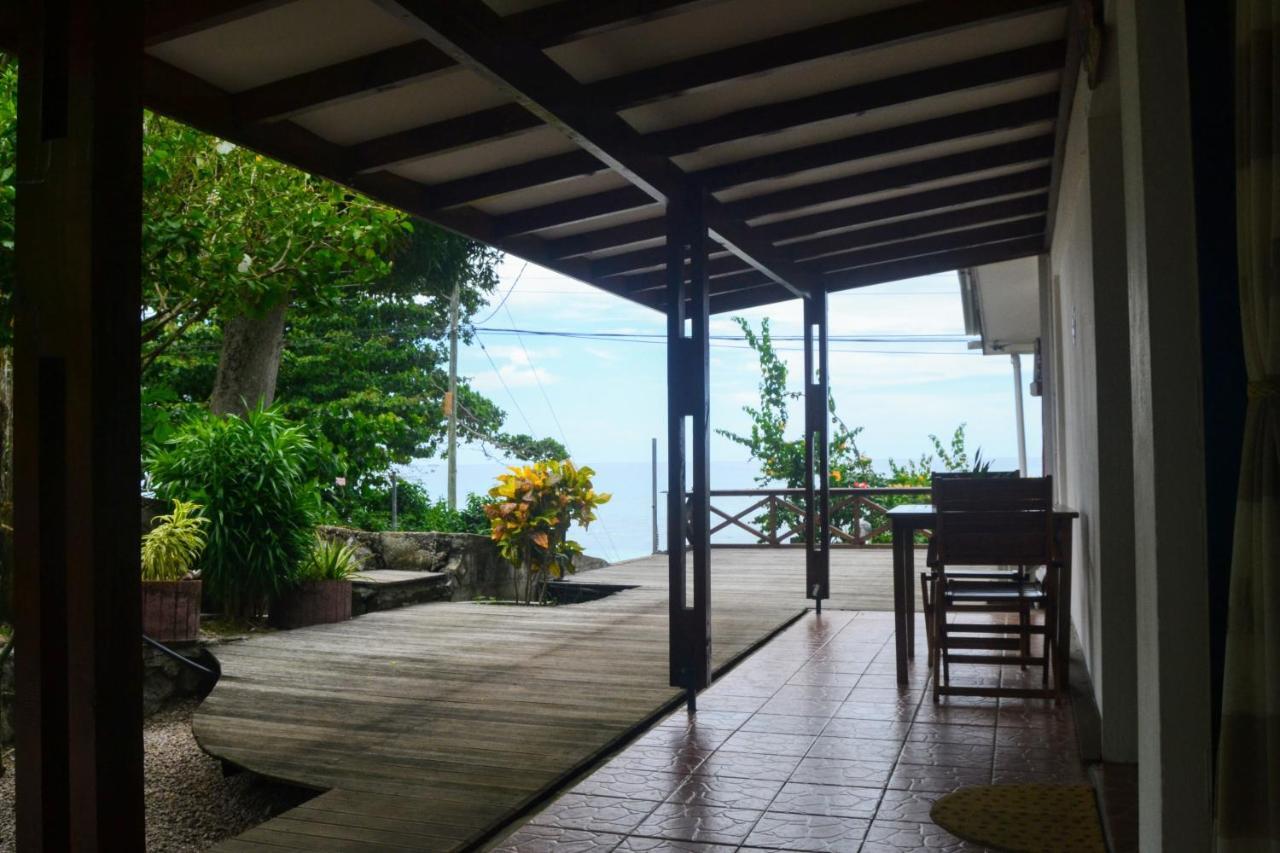The Beach House * Beau Vallon (Mahe)